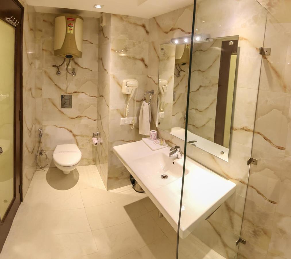Fabhotel Red Leaf Mall Road Mussoorie Exterior photo